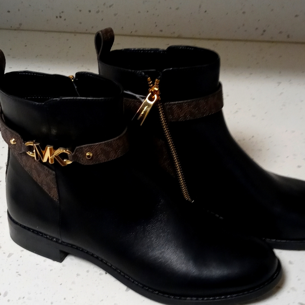 Micheal Kors women Farrah ankle boots